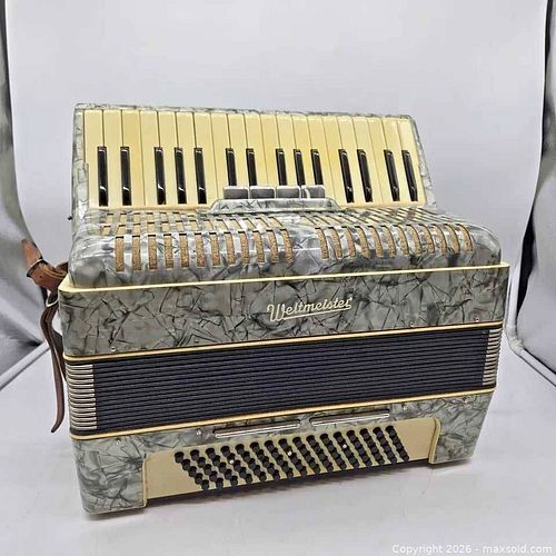 Weltmeister Piano Accordion, 120 Bass, Piano-style Keyboard (1 of 7)