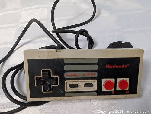 Nintendo Controller hand held cord (1 of 7)