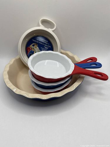     Vintage Enamel Kitchenware Lot – Pie Plate, 3 small bakeware pans and a soup bowl collectible (1 of 8)