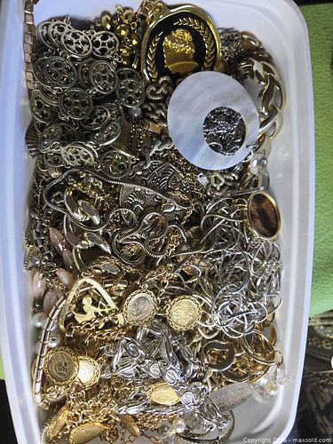 10.5 pounds of wearable mostly small chain necklaces and assorted jewelry (1 of 9)