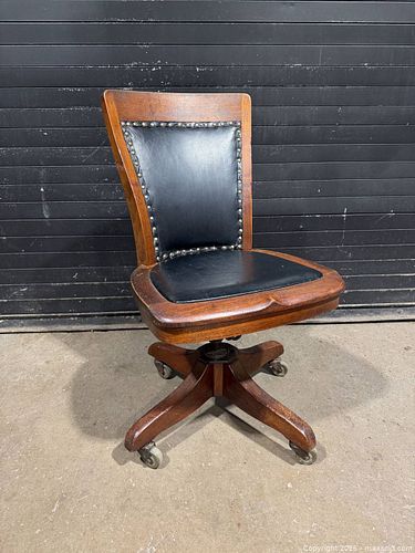 Lot #6990 (1 of 8)