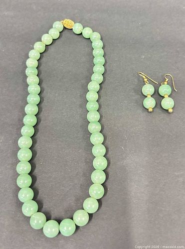 Vintage Green Jade Beaded Necklace & Earrings Set, Gold-Tone (1 of 10)