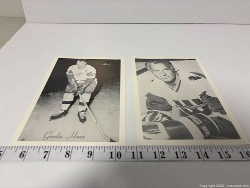 Lot of 2 Gordie Howe 5.5X8.5 Photos  (1 of 3)