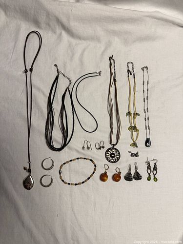 Mixed Jewelry Lot, 10–20 Costume Necklaces Earrings Bracelets (1 of 7)