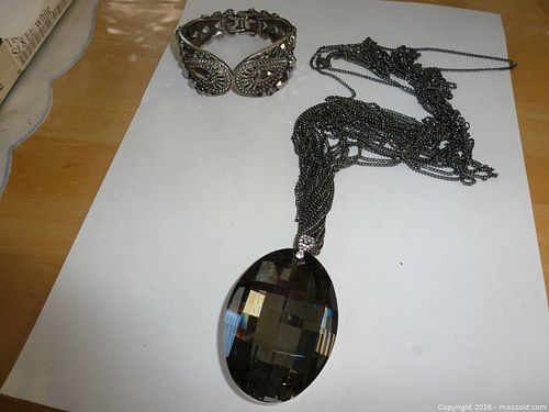 Bracelet and Necklace (1 of 4)