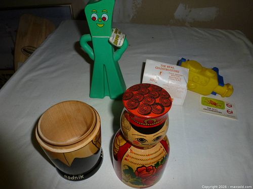 Lot of Collectibles (1 of 5)