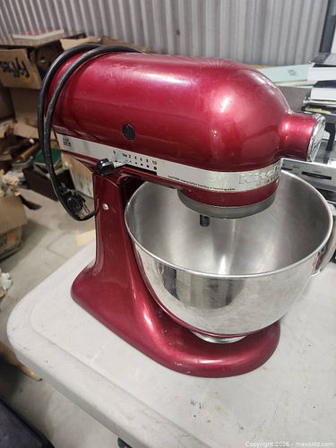 KitchenAid Red 5 qt Stand Mixer (1 of 4)