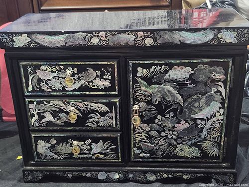 Vintage Korean Black Lacquer Mother-of-Pearl Jewelry Box (1 of 7)