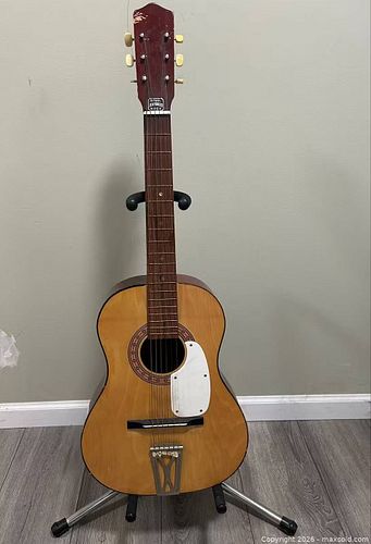 Vintage Acoustic Guitar, Made in Japan  (1 of 8)