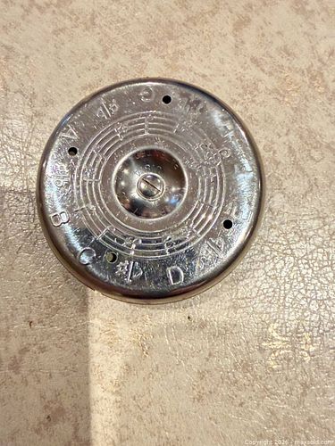 Chromatic pitch pipe (Chromatic Pitch Inst, Mr-Key R-KEY) (1 of 3)