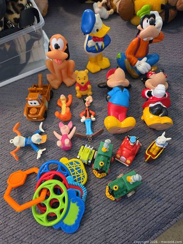 Lot of 11–20 Disney Vinyl/Plastic Character Figures (1 of 9)