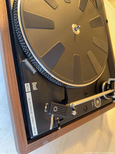 Dual 604 Direct-Drive Turntable / Record Player (1 of 8)
