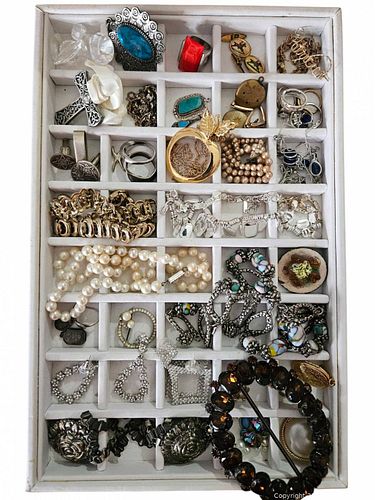 Mixed Lot of  Vintage Costume Jewelry: Necklaces, Bracelets, Earrings, Rings (1 of 8)