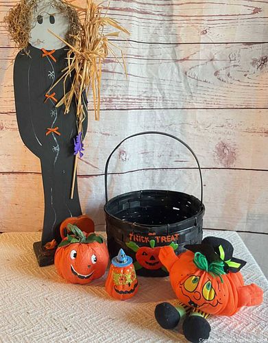 Mixed Halloween & Autumn Decoration Basket with Pumpkins (1 of 10)