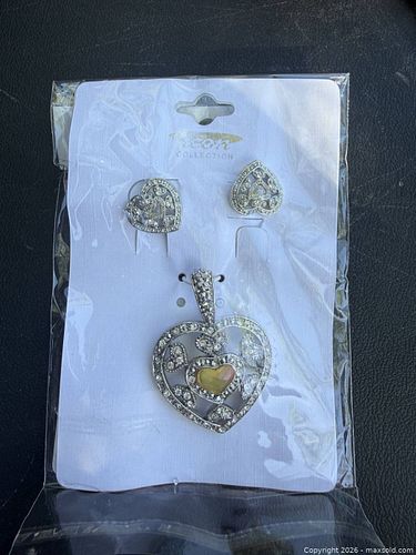 Icon Collection Necklace Pendant & Stud Earring Set (1 of 3)