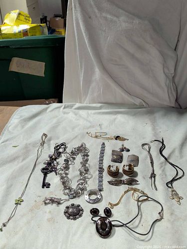Costume jewelry (1 of 5)