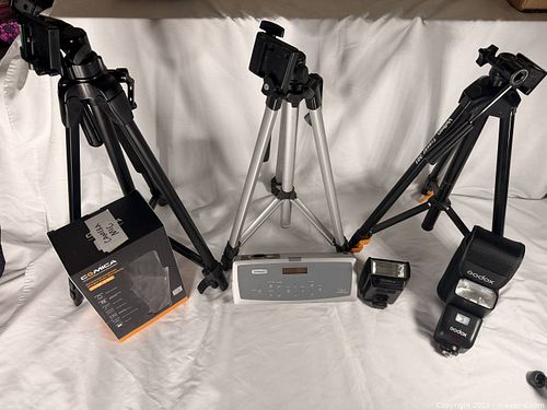 Lot: Tripods, Godox & Olympus Flashes, Comica Mic, InFocus Projector (1 of 5)