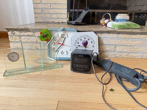 Lot of 4+ Decorative Clocks with Sony Dream Machine & Power Strip (1 of 10)