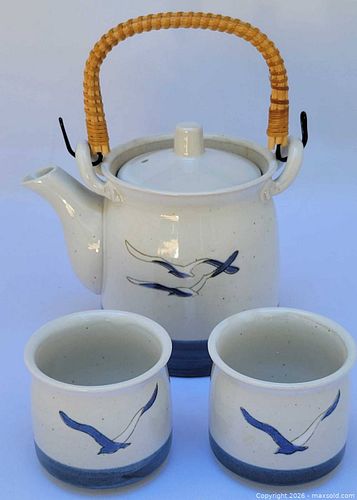 Capilano Stoneware Teapot with Two Cups, Seagull Motif (1 of 4)
