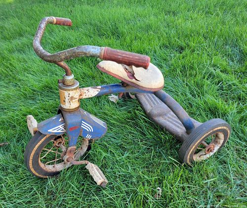 Vintage 1950's Troxel Manufacturing Co. Junior Trike  (1 of 6)