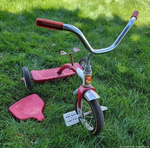 Vintage 1960's Roadmaster AMF Jr. Tricycle  (1 of 4)