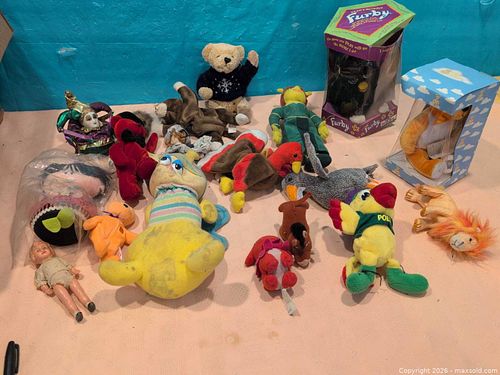 Stuffed toys and dolls lot (1 of 2)
