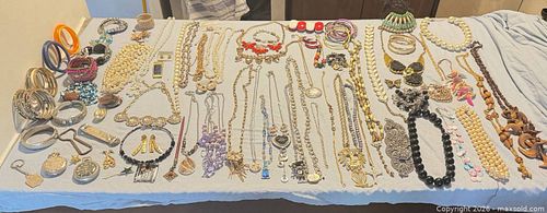 Mixed Costume Jewelry Lot - 26–50 Pieces (1 of 17)