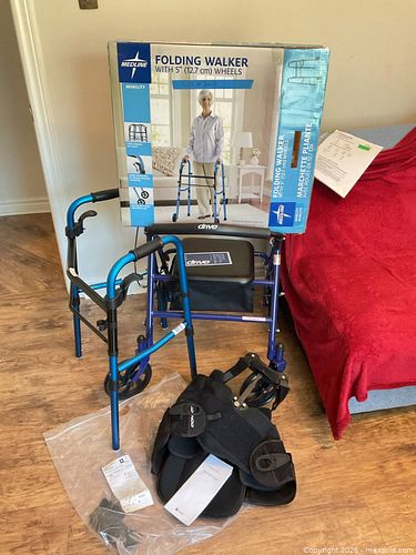 Folding Rollator Walker with Seat, Wheels and Hand Brakes (1 of 8)