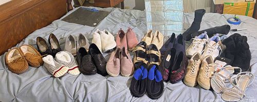 Women's Lot of 11–20 Shoes: Flats, Sneakers, Sandals, Boots (1 of 10)