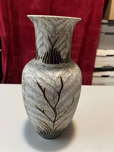 Very nice 12" vase (1 of 3)