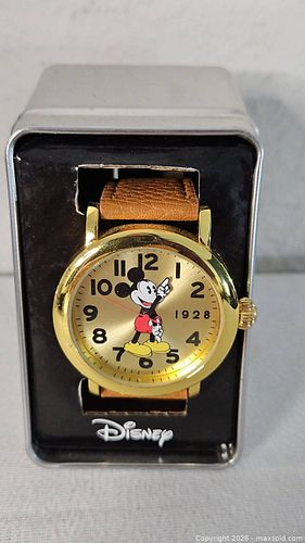 Disney Mickey Mouse Watch (1 of 3)