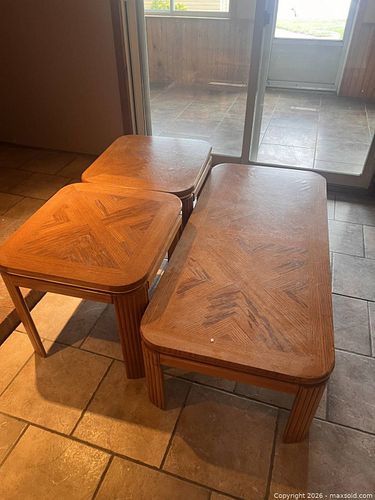 Coffee and End Tables (1 of 3)