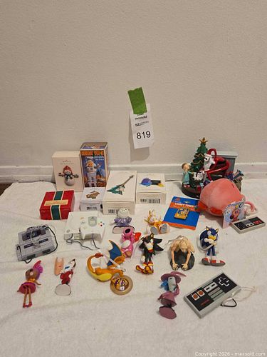 Mixed Video Game & Character Ornament and Toy Lot (1 of 7)