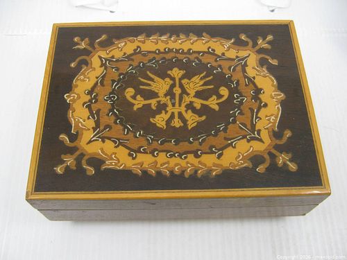 Old Inlaid Wood Jewelry Music Box  (1 of 12)
