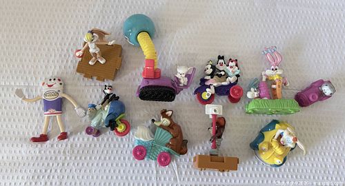 Lot of 13 Small Assorted Plastic Cartoon Collectible Toy Figures (1 of 6)