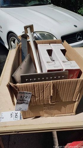 Bathroom Fixtures Lot: Shower Head, Toilet Tissue Holders B (1 of 8)