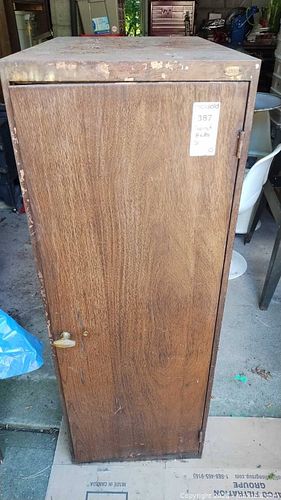 Metal Storage Cabinet D (1 of 8)