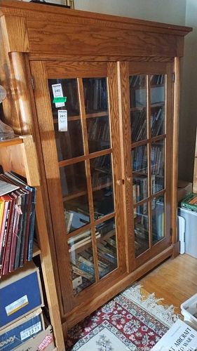 Solid Oak Bookcase / Display Cabinet D (1 of 9)