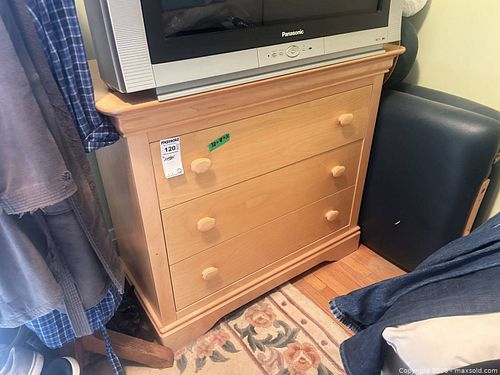 Traditional 3-Drawer Light Wood Dresser D (1 of 9)