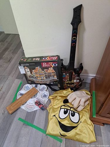 Lot: Guitar Hero, Puzz 3D, Games, M&M's (1 of 11)