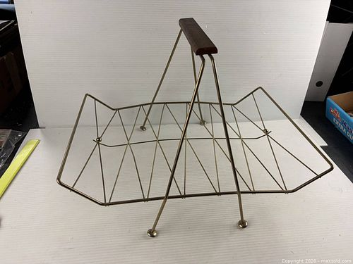 Mid-Century Metal and Wood Magazine Rack, Brass-Tone (1 of 11)