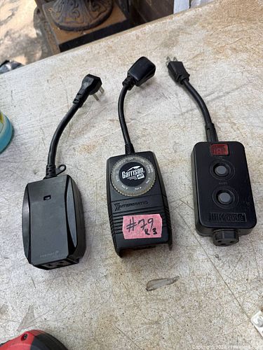 3 OUTDOORS LIGHTING TIMERS. (1 of 2)