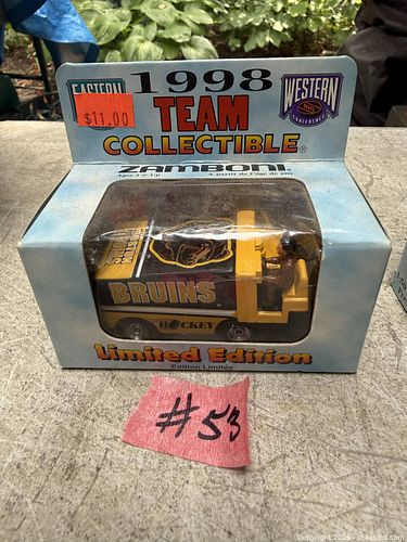 A 1998 TEAM COLLECTIBLE ZAMBONI DIE-CAST 1.50 SCALE VTG.  BRUINS. NIB. (1 of 1)
