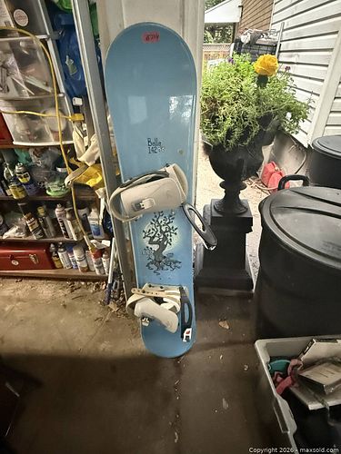 A LTD BELLE 142 SNOW BOARD. LIKE NEW. (1 of 6)