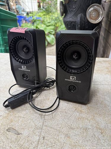 A PAIR OF MAMBASNAKE 2.0 USB GAMING COMPUTER SPEAKERS. LIKE NEW (1 of 2)