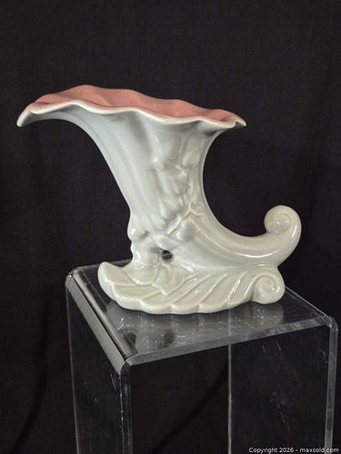 Red Wing Pottery Porcelain Cornucopia Wall Pocket Vase (1 of 5)
