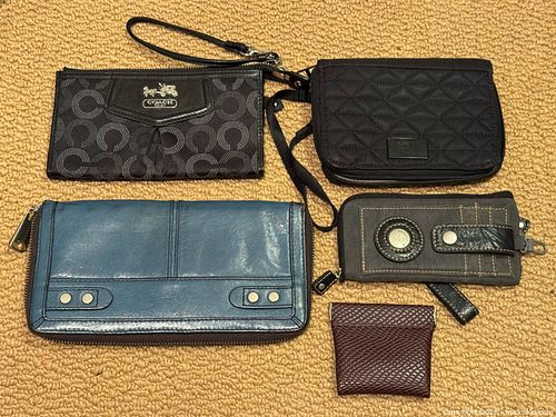 Women’s Wallet Collection Coach + More  (1 of 18)