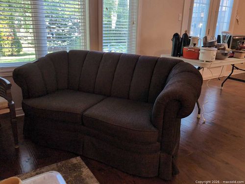 Sofa/Couch D (1 of 7)