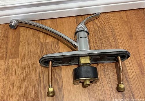Moen Chrome Single-Handle Deck-Mount Kitchen Faucet (1 of 8)