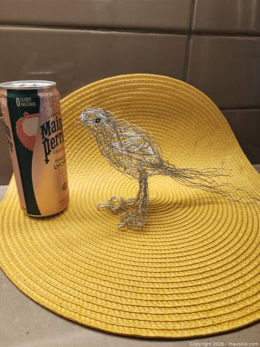 HANDCRAFTED WIRE BIRD SCULPTURE (1 of 3)